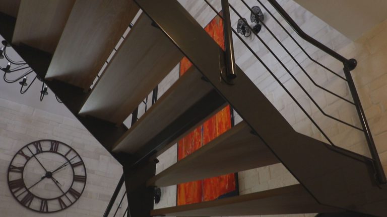 Z jakich materiałów wykonuje się schody?