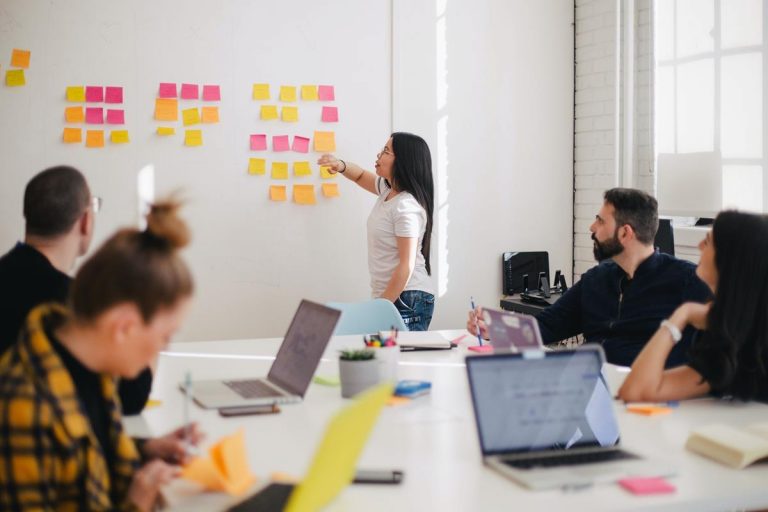 Studia z zakresu HR – Czy warto inwestować w edukację w dziedzinie zarządzania zasobami ludzkimi?