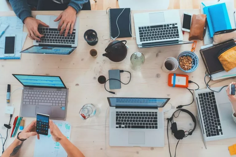 Sposoby na poprawę doświadczenia klienta w sklepie: Jak dbać o satysfakcję klientów